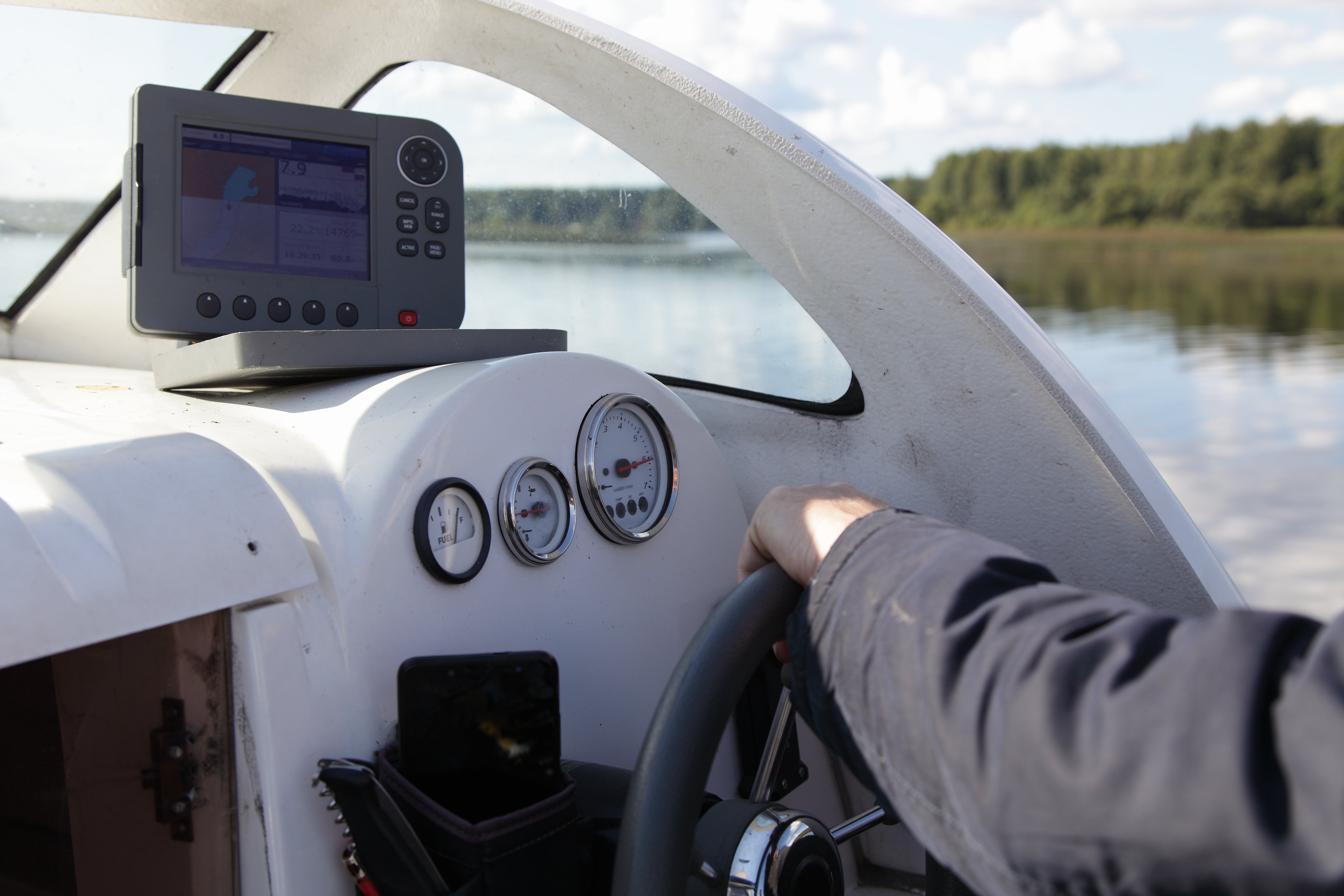 Choosing the Right GPS Chartplotter for Your Boat